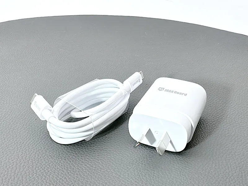 Maxguard PD 25W wall charger with Type-C to Lightning combo WT25WAC/CL