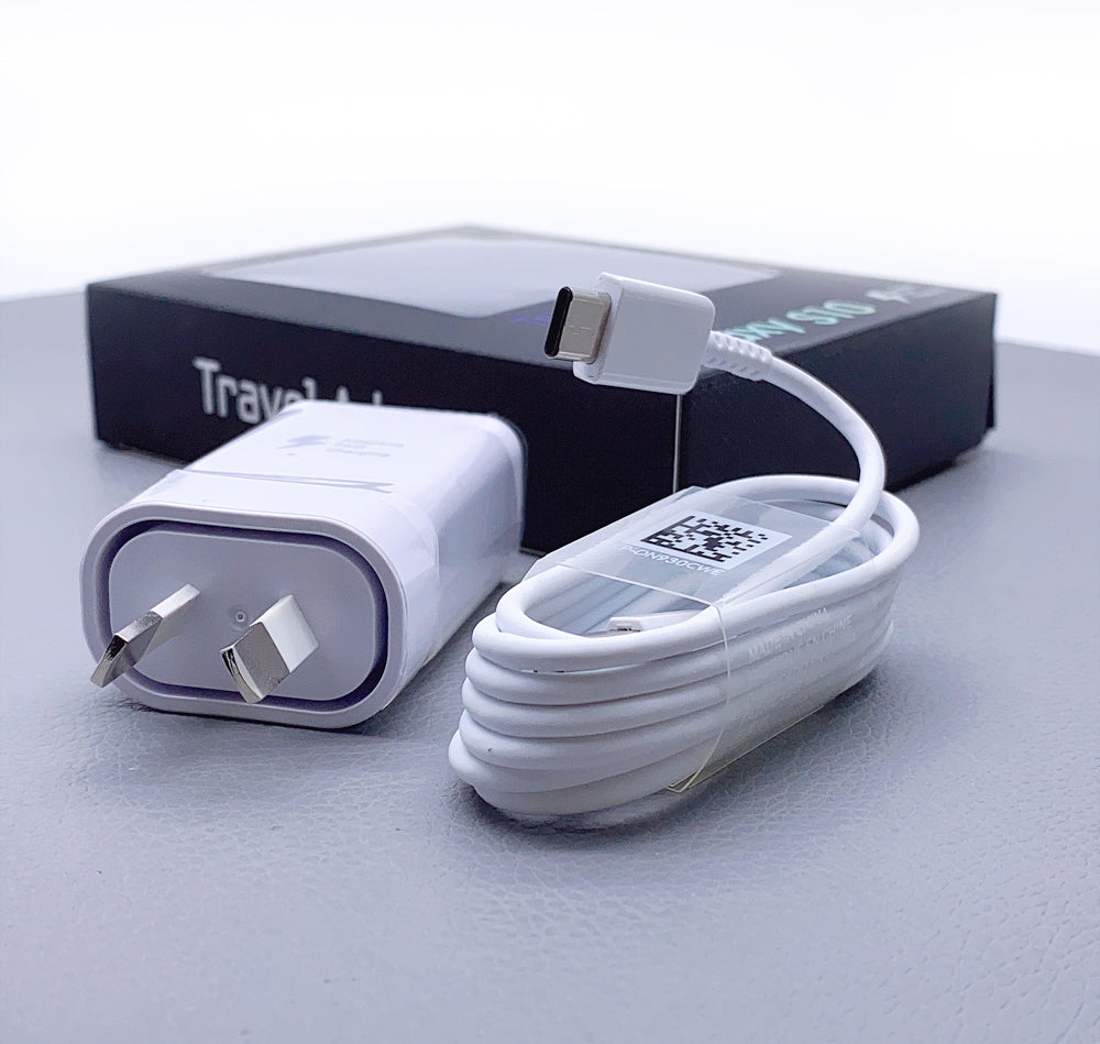 Samsung travel charger with USB-A to C combo S10